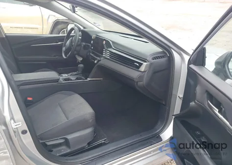 2025 Toyota Camry Le из США, поврежденный, VIN 4T1DAACK1SU525884